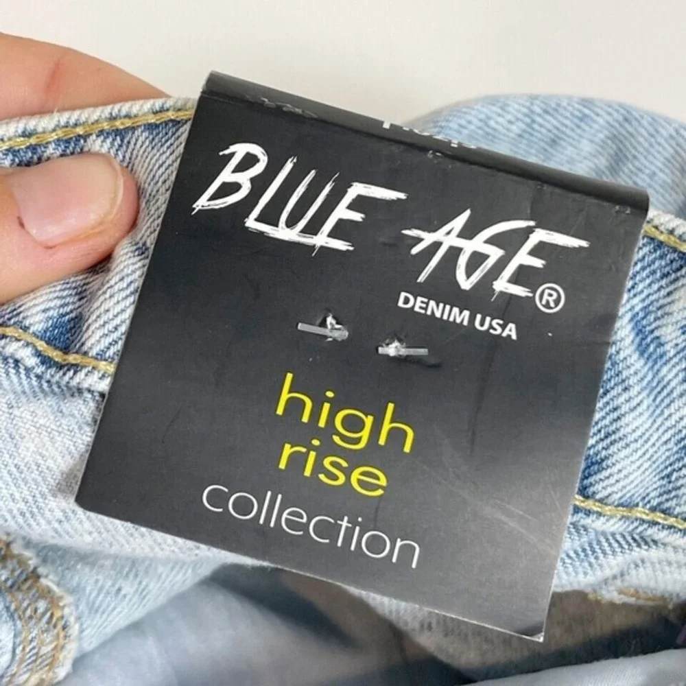 Blue Age High Rise Cut‎ Off Shorts Womens Size L Blue Light Denim Raw Hem NEW